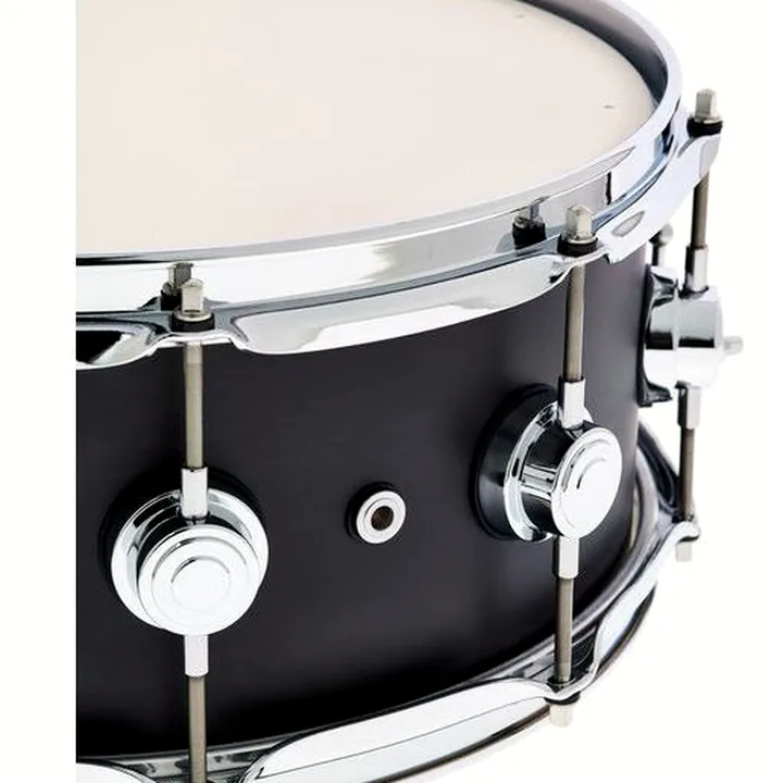 Avis et Test Caisse Claire DW Satin Oil 14″x5,5 Ebony Snare