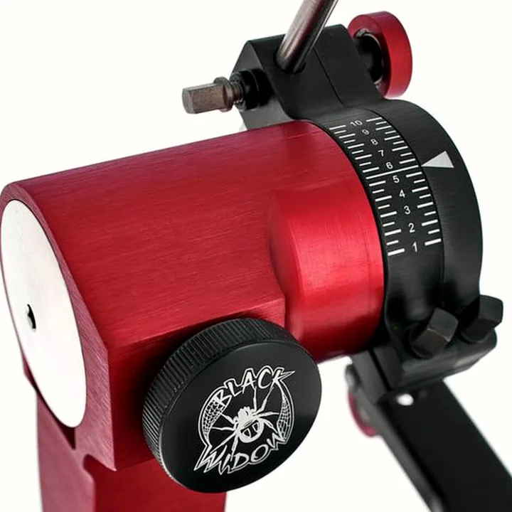 Avis, Test Trick Drums Big Foot Black Widow Single