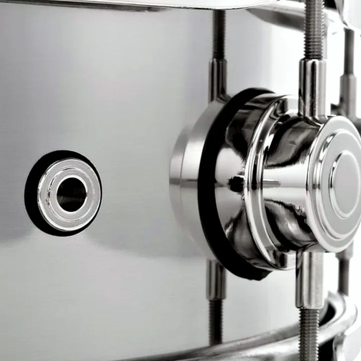 Caisse-Claire DW 13″x4,5″ Stainless Steel Snare Test, Avis & Comparatif