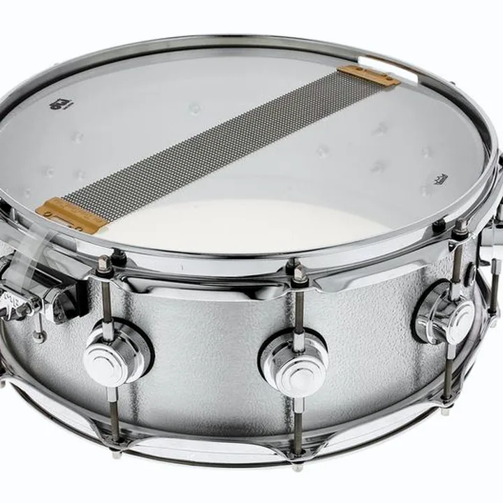Caisse-claire DW 14″x5,5″ Aluminium Snare Avis, Comparatif et Test