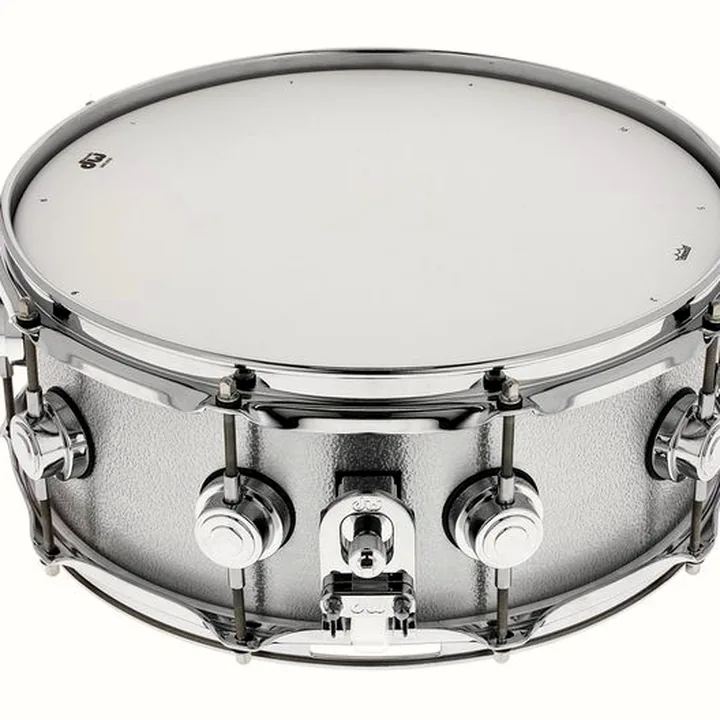 Caisse-claire DW 14″x5,5″ Aluminium Snare Avis, Comparatif et Test