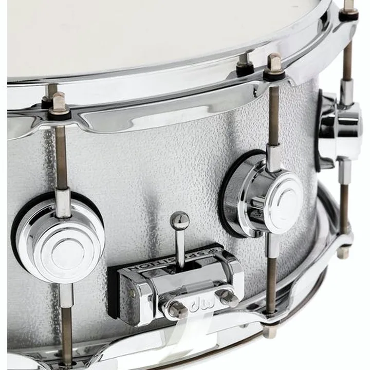 Caisse-claire DW 14″x5,5″ Aluminium Snare Avis, Comparatif et Test