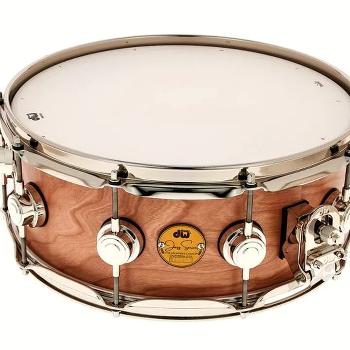 Caisse-claire DW Satin Oil 14″x5,5″ Cherry Gum – Comparatif, Test, Avis