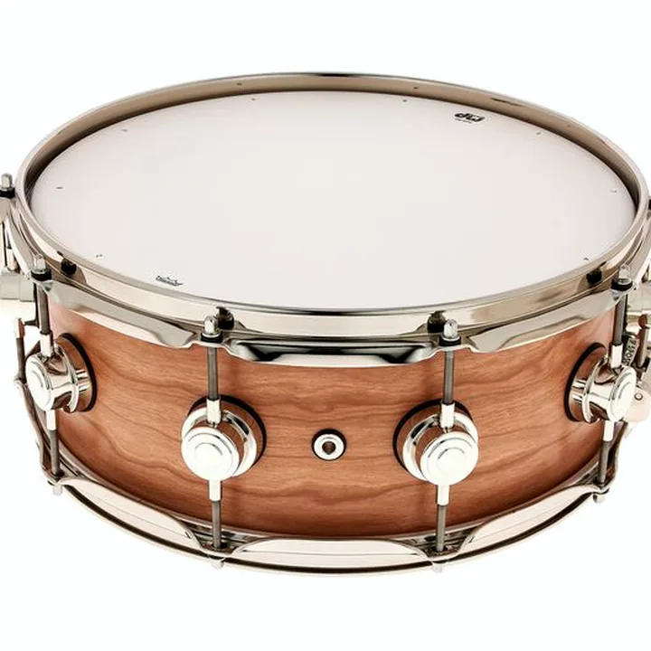 Caisse-claire DW Satin Oil 14″x5,5″ Cherry Gum – Comparatif, Test, Avis