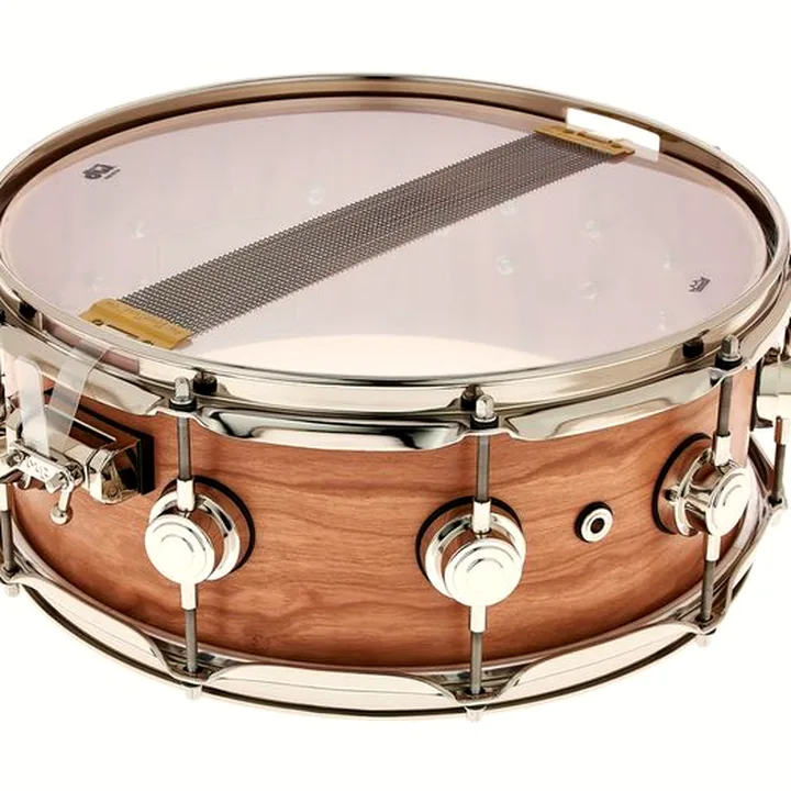 Caisse-claire DW Satin Oil 14″x5,5″ Cherry Gum – Comparatif, Test, Avis