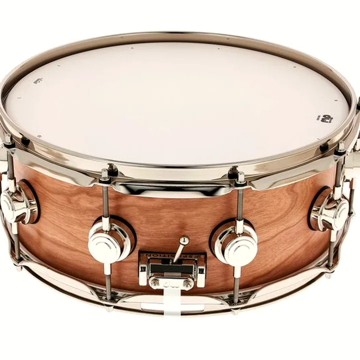 Caisse-claire DW Satin Oil 14″x5,5″ Cherry Gum – Comparatif, Test, Avis