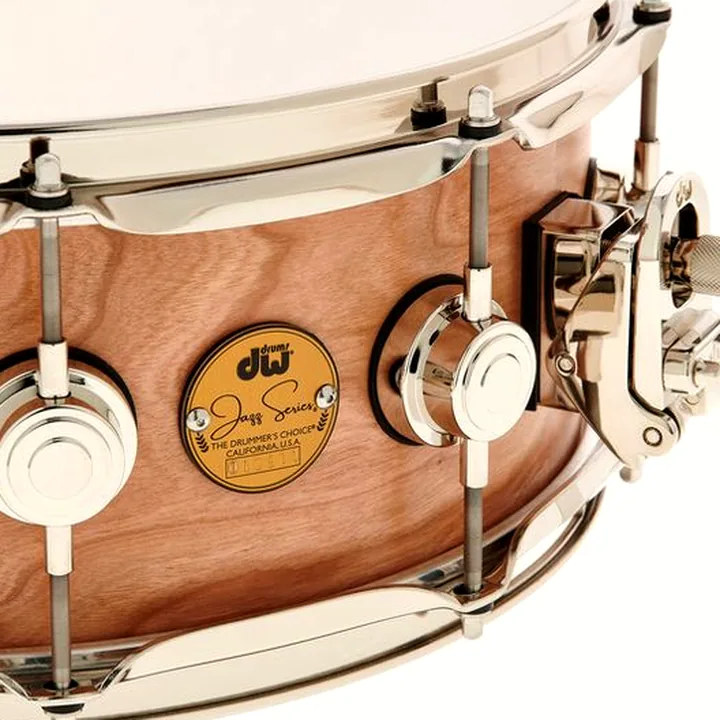 Caisse-claire DW Satin Oil 14″x5,5″ Cherry Gum – Comparatif, Test, Avis
