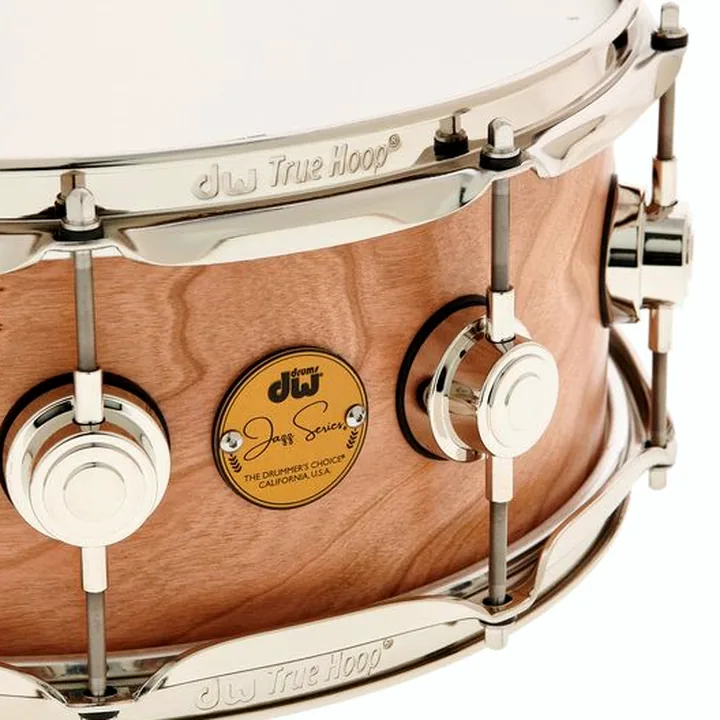 Caisse-claire DW Satin Oil 14″x5,5″ Cherry Gum – Comparatif, Test, Avis