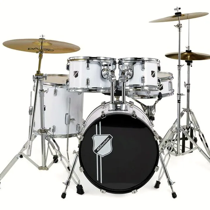 La batterie Millenium Focus 18 Drum Bundle White / Avis, Test & Comparatif