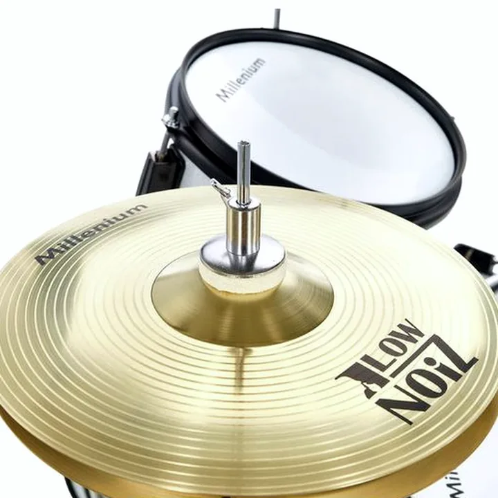 Test & Avis de la batterie acoustique Millenium Youngster Drum Set Bdl. Silver