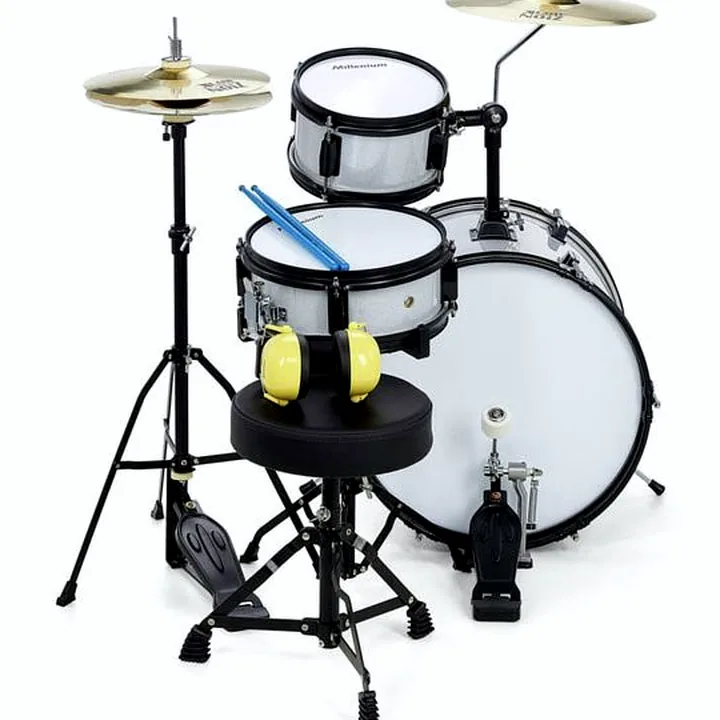 Test & Avis de la batterie acoustique Millenium Youngster Drum Set Bdl. Silver