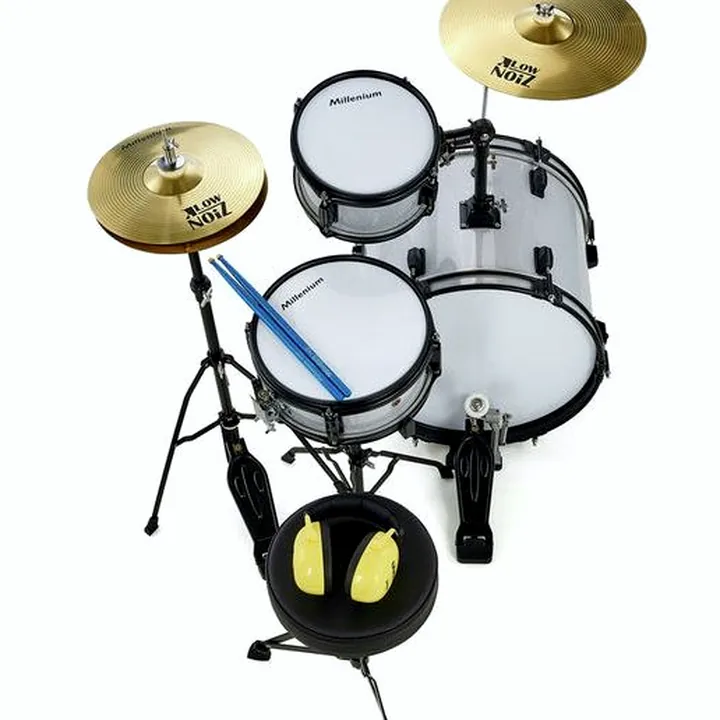 Test & Avis de la batterie acoustique Millenium Youngster Drum Set Bdl. Silver