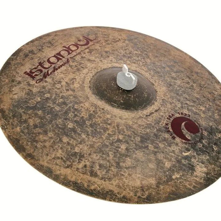Test & Avis de la cymbale crash Istanbul Mehmet 18″ Black Sea 1623 Crash